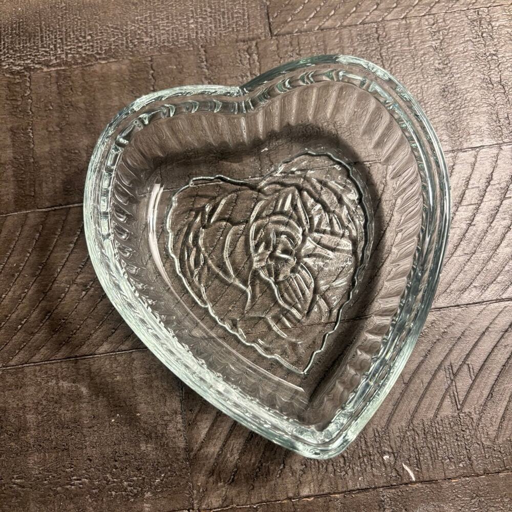vintage Homco heart-shaped glass candy dish trinket box